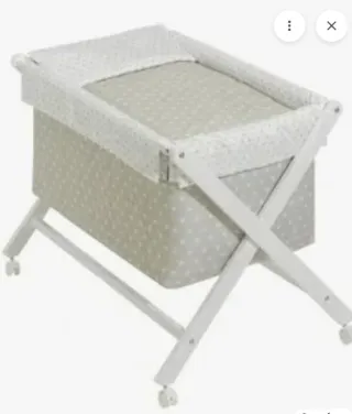 Minicuna rosa con ruedas