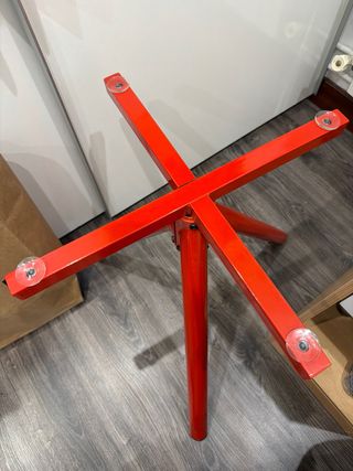 Mesa auxiliar redonda roja