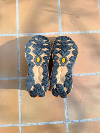 Hoka Speedgoat 5 Talla 48 Gris Naranja