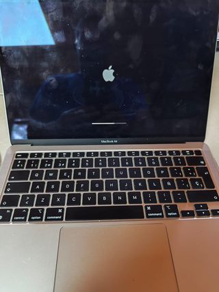 MacBook Air CPU 8 core GPU 7 8GB RAM