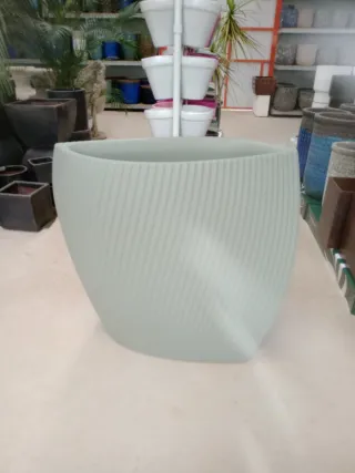 Vasi in ceramica e plastica