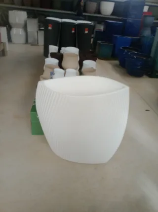 Vasi in ceramica e plastica