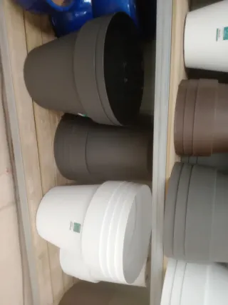 Vasi in ceramica e plastica