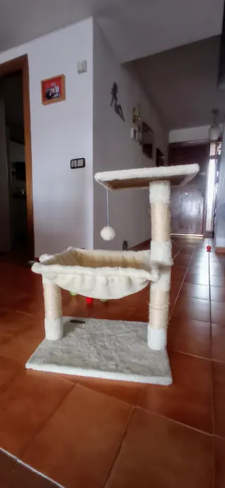 Rascador para gatos con hamaca y pelota