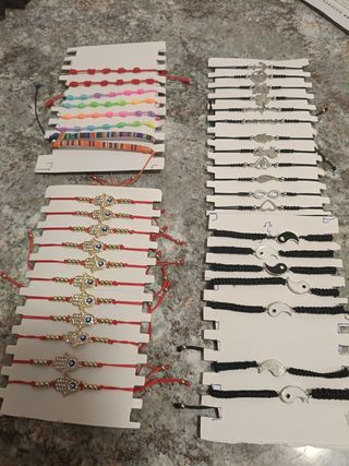 Pulseras de Hilo Ajustables