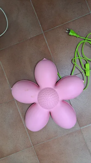 Lámpara flor rosa infantil IKEA