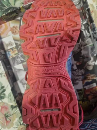 Zapatillas Asics grises y rosas