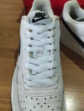 Zapatillas Nike Court Vision Low Blancas y Negras