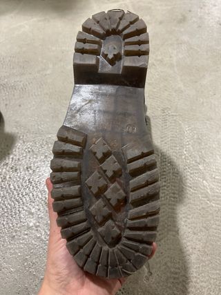 Botas con tachuelas, negras, talla 39. Como nuevas