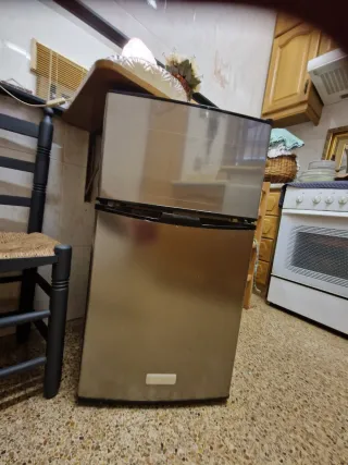 Mini frigorifero con congelatore indipendente