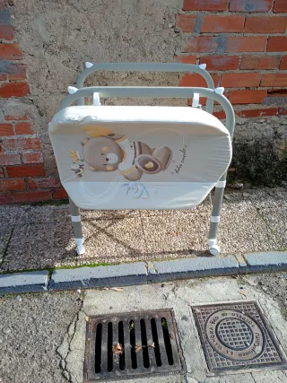 Cambiador bebé con osito y conejos