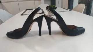 Zapatos de tacón negros piel de serpiente