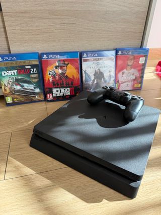 PS4 Slim 500GB Nera + 4 Giochi