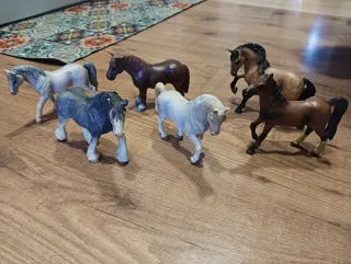 Collezione di 6 Cavalli Giocattolo