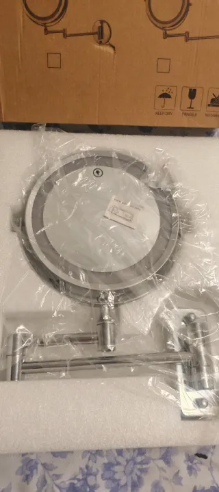 Specchio da bagno allungabile con luce LED