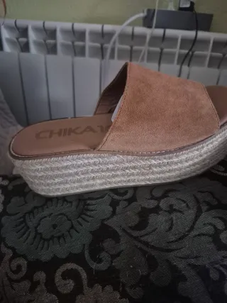 Zuecos Chika 10 Beige/Marrón