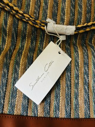 Bolso de tela Southern Cotton con etiqueta