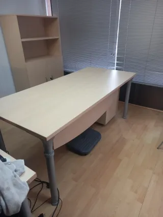 Conjunto Mesa de oficina y armario madera
