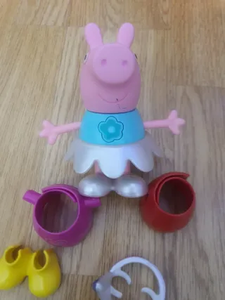 Peppa Pig Muñeca con Ropa y Accesorios