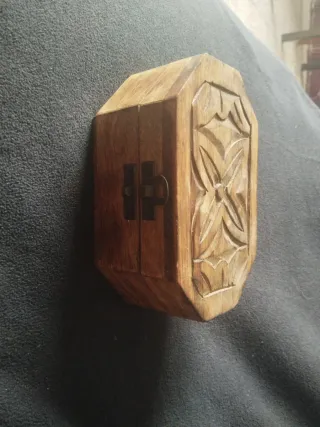 Cajita madera tallada