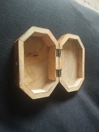 Cajita madera tallada