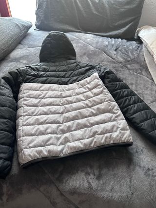 Chaqueta Quiksilver plumas negra y gris