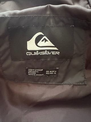 Chaqueta Quiksilver plumas negra y gris
