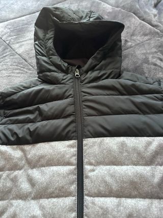 Chaqueta Quiksilver plumas negra y gris