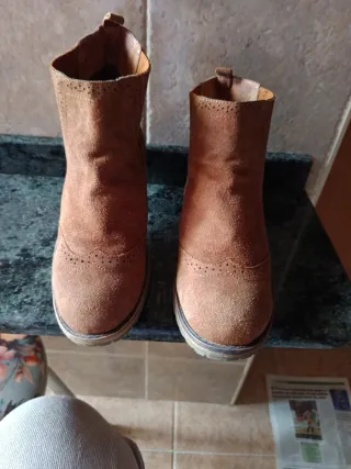 Botines de ante marrones