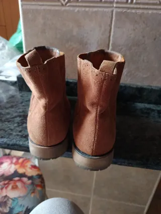 Botines de ante marrones
