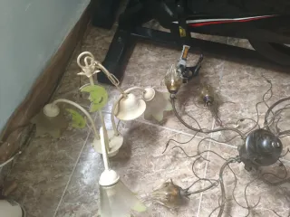 Lámparas de madera, metal y cerámica