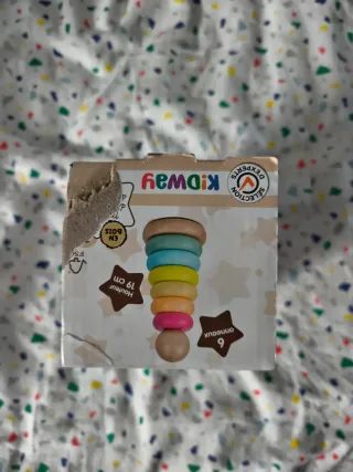 Juguete de anillas de madera