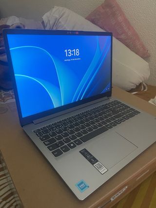 Lenovo ideapad 1i Portátil Plata