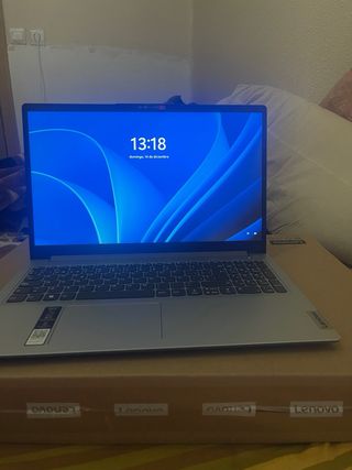Lenovo ideapad 1i Portátil Plata