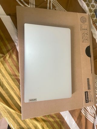 Lenovo ideapad 1i Portátil Plata