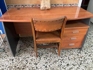 Mesa de estudio madera y cuero
