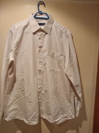Camisa Blanca de Manga Larga de Rayas Finas