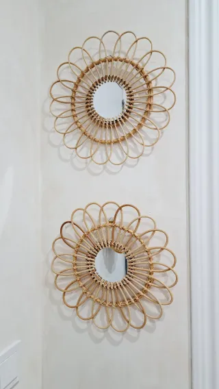 Set di 2 Specchi Decorativi in Rattan con Fiore