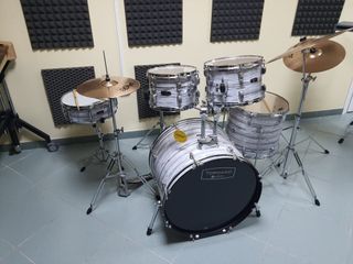 Marimaba,Vibrafono y otros instrumentos.