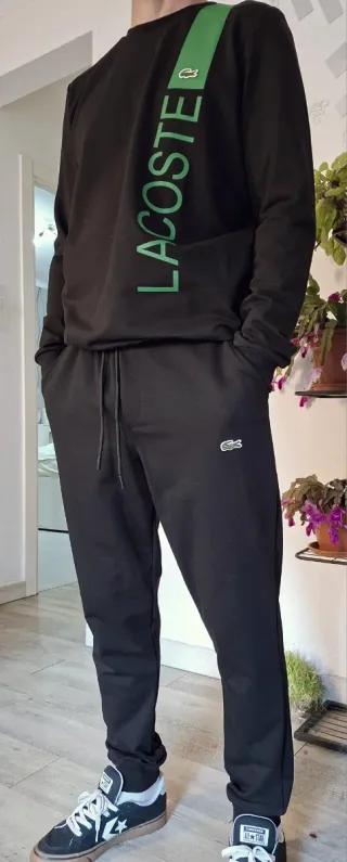 Conjunto deportivo Lacoste negro y verde