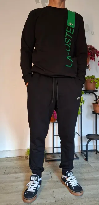 Conjunto deportivo Lacoste negro y verde