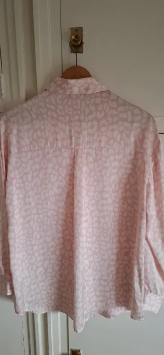 Blusa Zara animal print rosa y blanco
