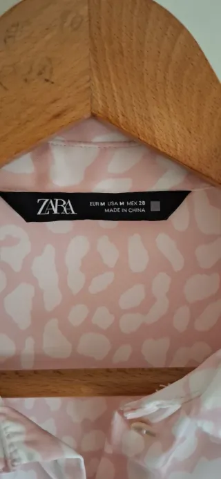 Blusa Zara animal print rosa y blanco