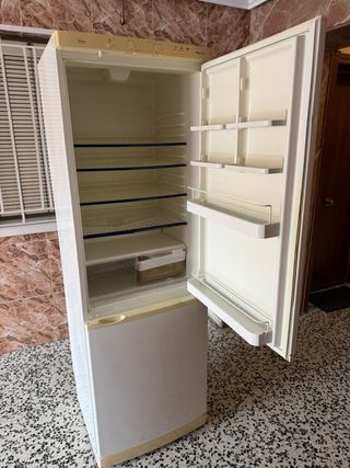 Nevera combi blanca