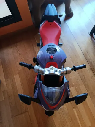 Moto infantil eléctrica