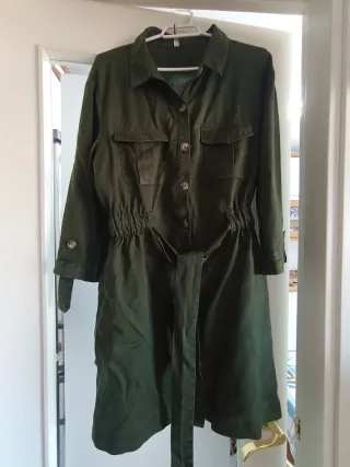 Vestido camisero verde con cinturón