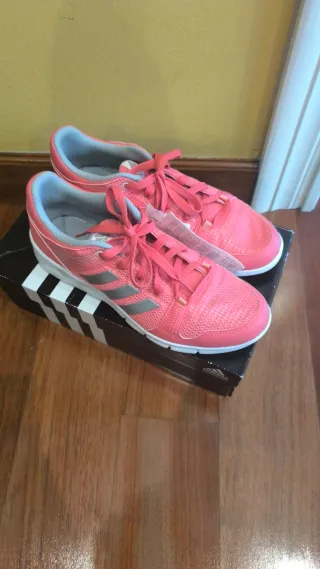 Zapatillas Adidas Niraya T.42 (equivale a T.41)