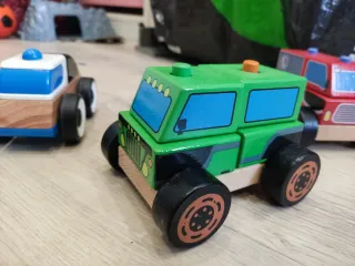 Coches de madera para niños
