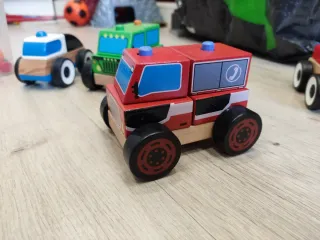 Coches de madera para niños