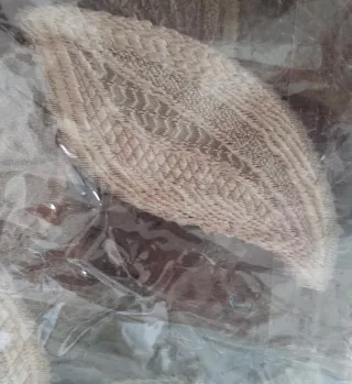 Fular gasa negro bordado beige sin estrenar